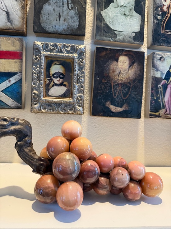 Vintage Pink Onyx Grapes Cluster Stone Fruit Sculpture MCM Alabaster Decor - Picture 3 of 15